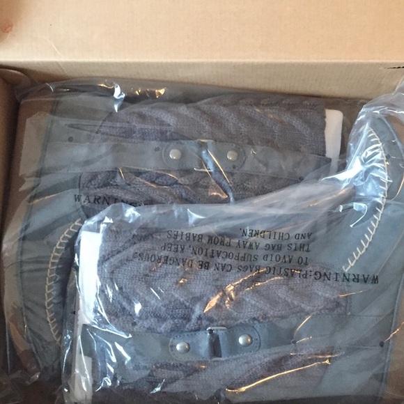 American Eagle Sweater Boots - Picture 3 of 5